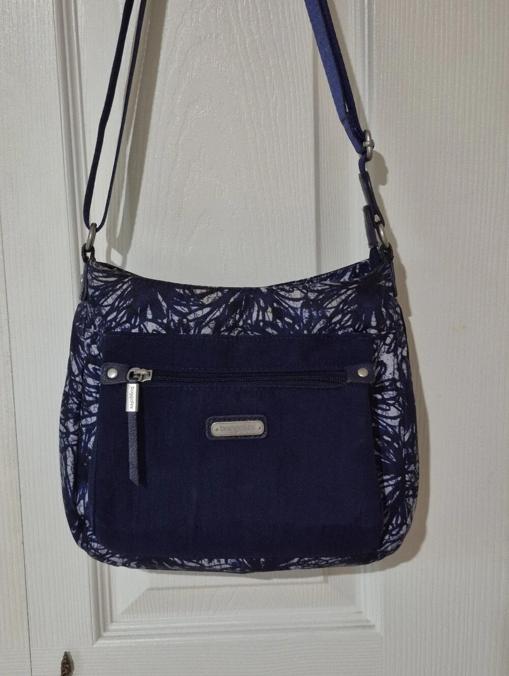 Baggalini Day trip Hobo Crossbody Bag In Navy Blue Floral